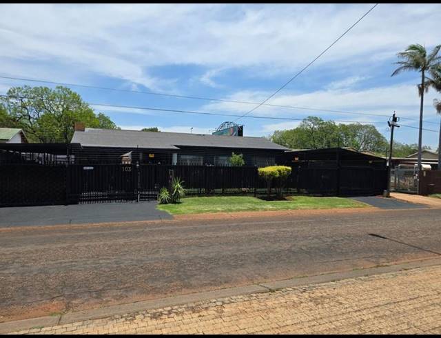 4 BEDROOM HOUSE FOR SALE IN SINOVILLE